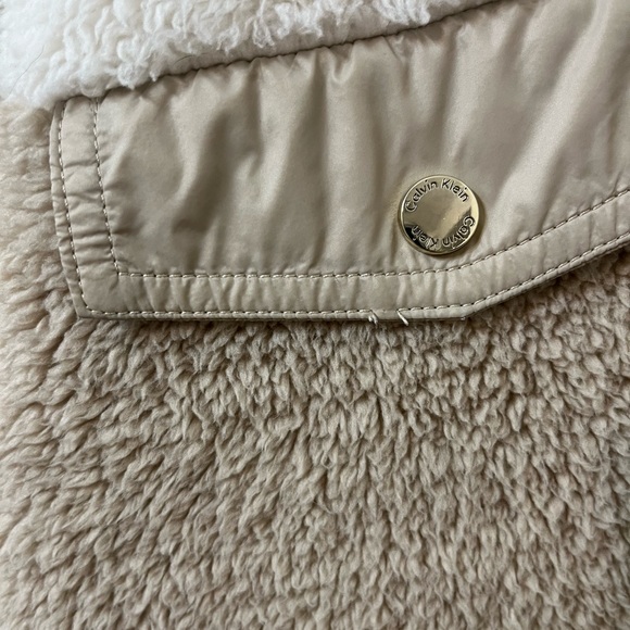 Calvin Klein fuzzy pullover 1/4 zip - Picture 3 of 4